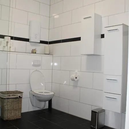 Mitten In Der Stadt 400 Meter Zum Bahnhof Πάντερμπορν