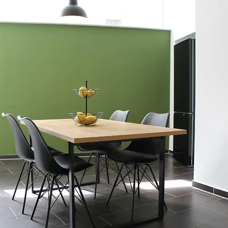 Mitten In Der Stadt 400 Meter Zum Bahnhof *