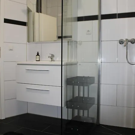 Δωμάτια σε οικογενειακή κατοικία Mitten In Der Stadt 400 Meter Zum Bahnhof Πάντερμπορν