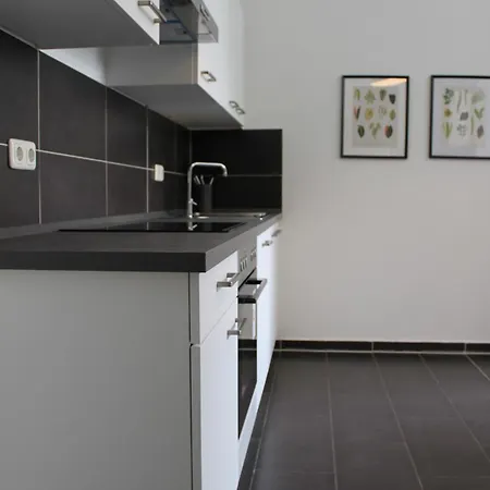 Mitten In Der Stadt 400 Meter Zum Bahnhof *