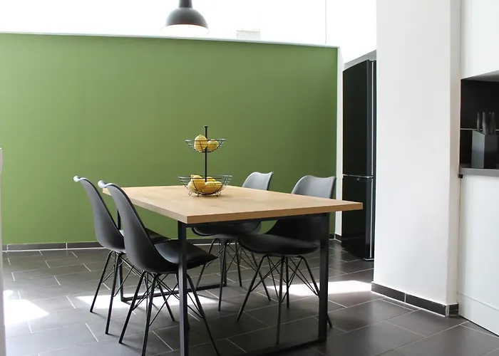 Mitten In Der Stadt 400 Meter Zum Bahnhof *