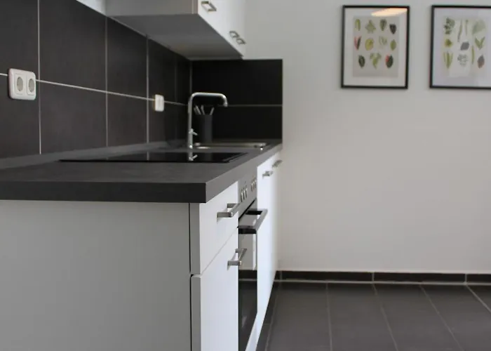 Mitten In Der Stadt 400 Meter Zum Bahnhof *